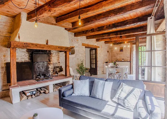 Maison En Pierres Au Coeur Du Village Medieval De Villeneuve