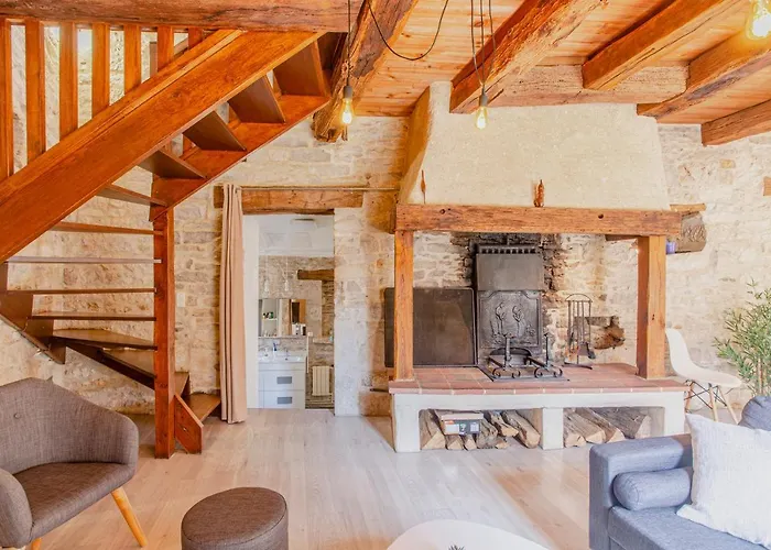 Maison En Pierres Au Coeur Du Village Medieval De Villeneuve
