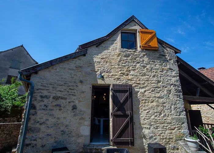 Maison En Pierres Au Coeur Du Village Medieval De Villeneuve