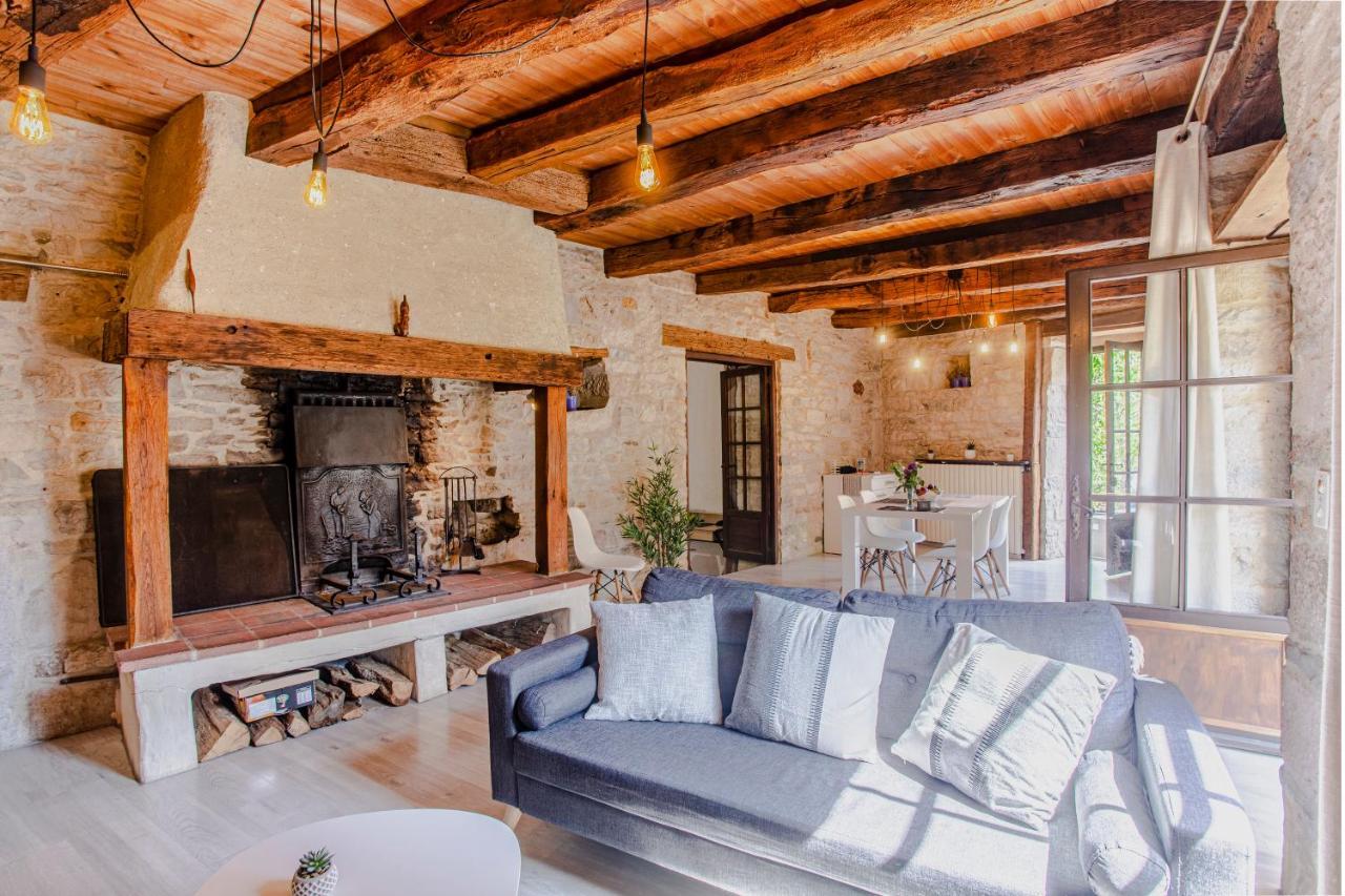 Maison En Pierres Au Coeur Du Village Medieval De Villeneuve-d'Aveyron