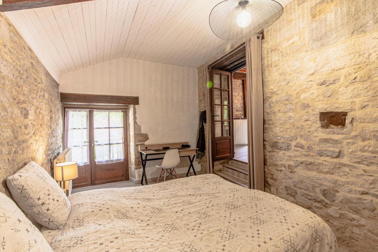 Vakantiehuis Maison En Pierres Au Coeur Du Village Medieval De *