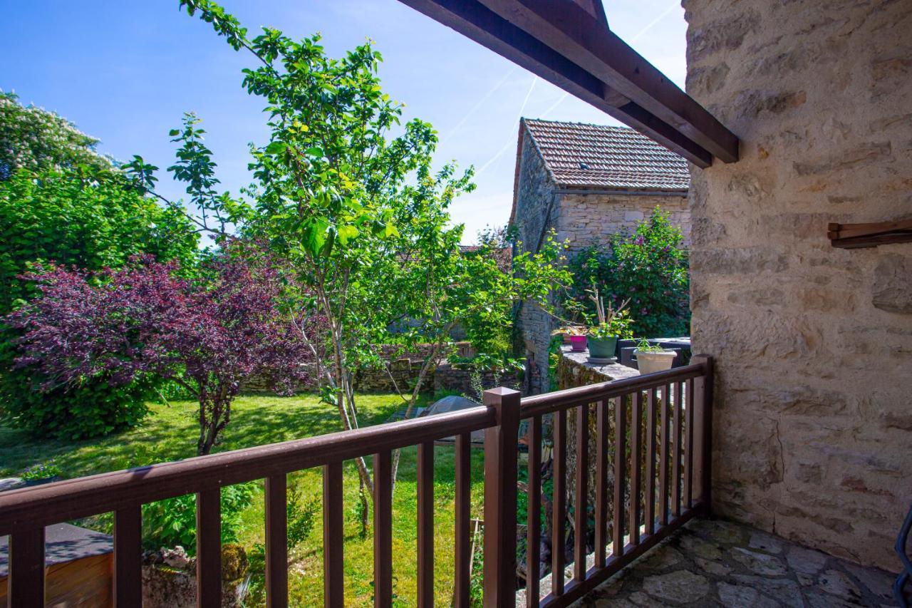 Maison En Pierres Au Coeur Du Village Medieval De *