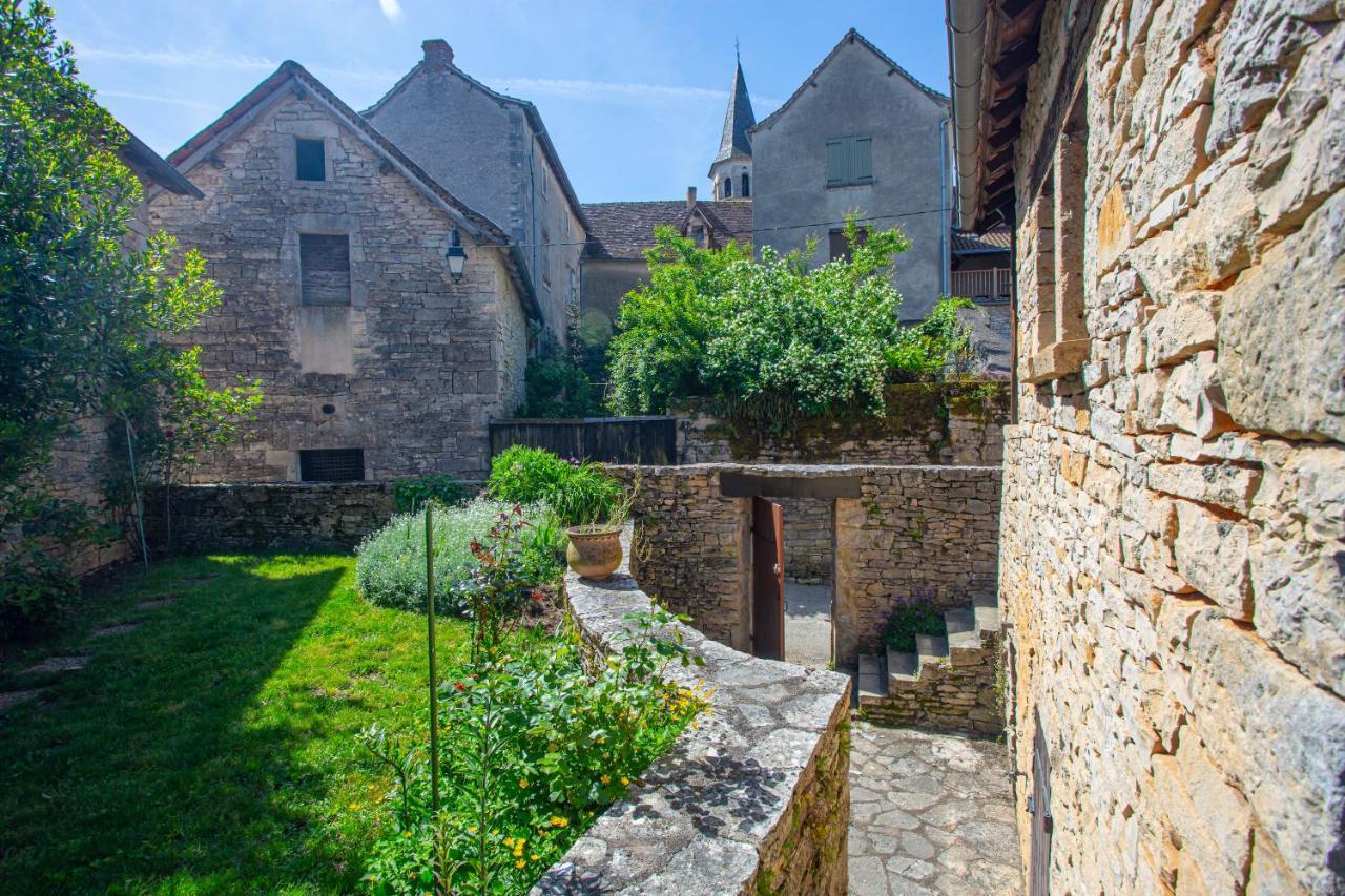 Maison En Pierres Au Coeur Du Village Medieval De *