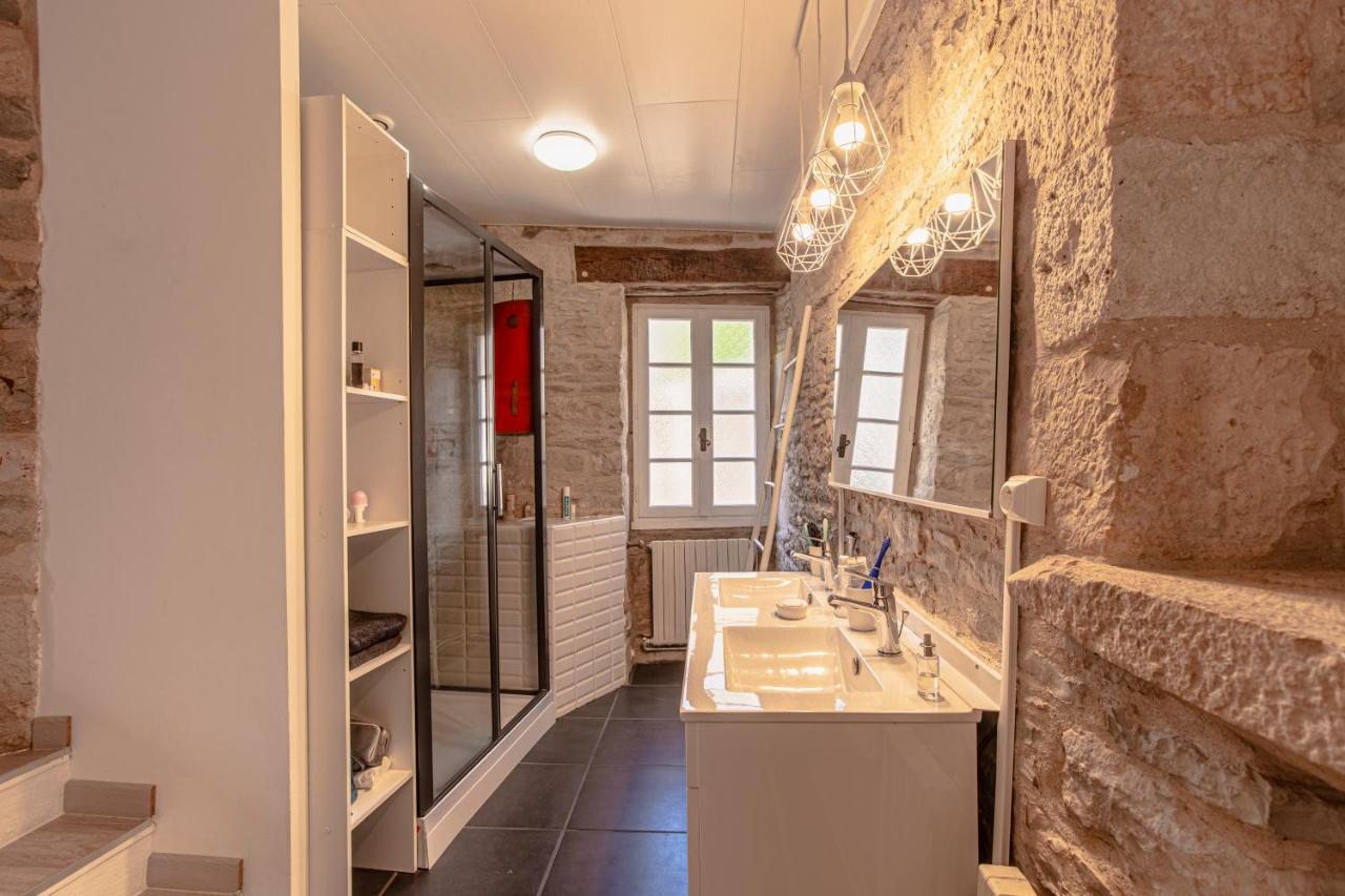 Maison En Pierres Au Coeur Du Village Medieval De *