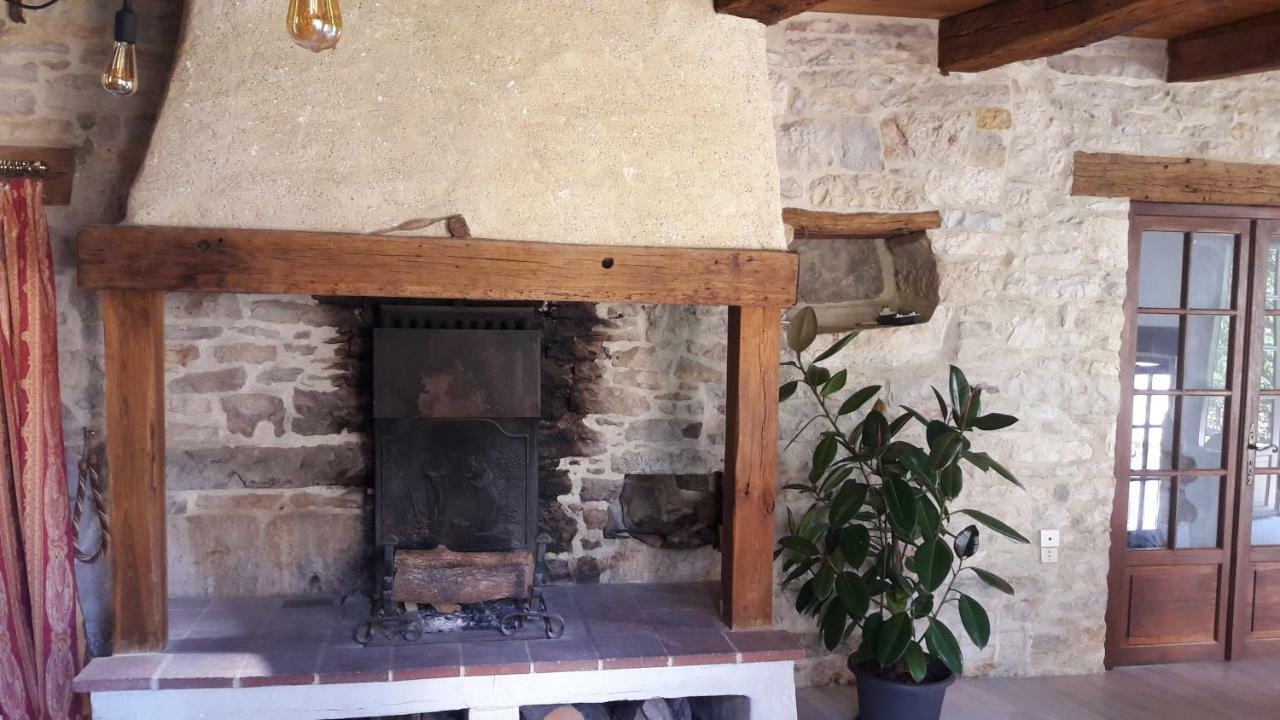 Maison En Pierres Au Coeur Du Village Medieval De Villeneuve-dʼAveyron
